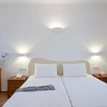 Alexandra Kamari (Santorini)